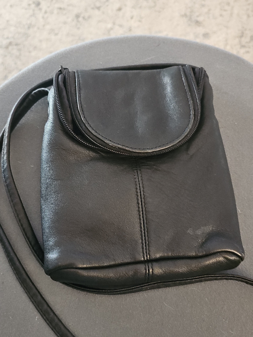 Indeed! Black Leather Crossbody Bag Small Size OS‎ Womens Vintage Y2K Minimalist